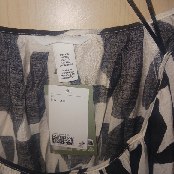 H&M plus size dress, new with tags 2XL - Picture 3 of 3